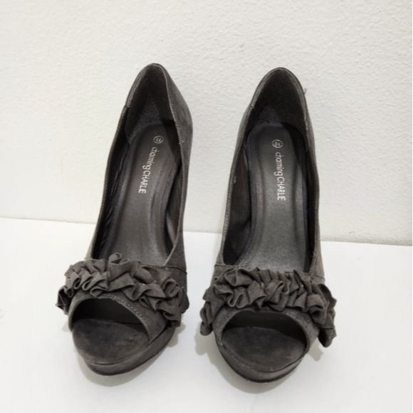 🎈Charming Charlie gray Suede Ruffled Heels Siz… - Picture 2 of 8
